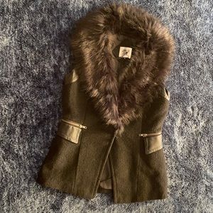 Jennifer Lopez faux fur vest black